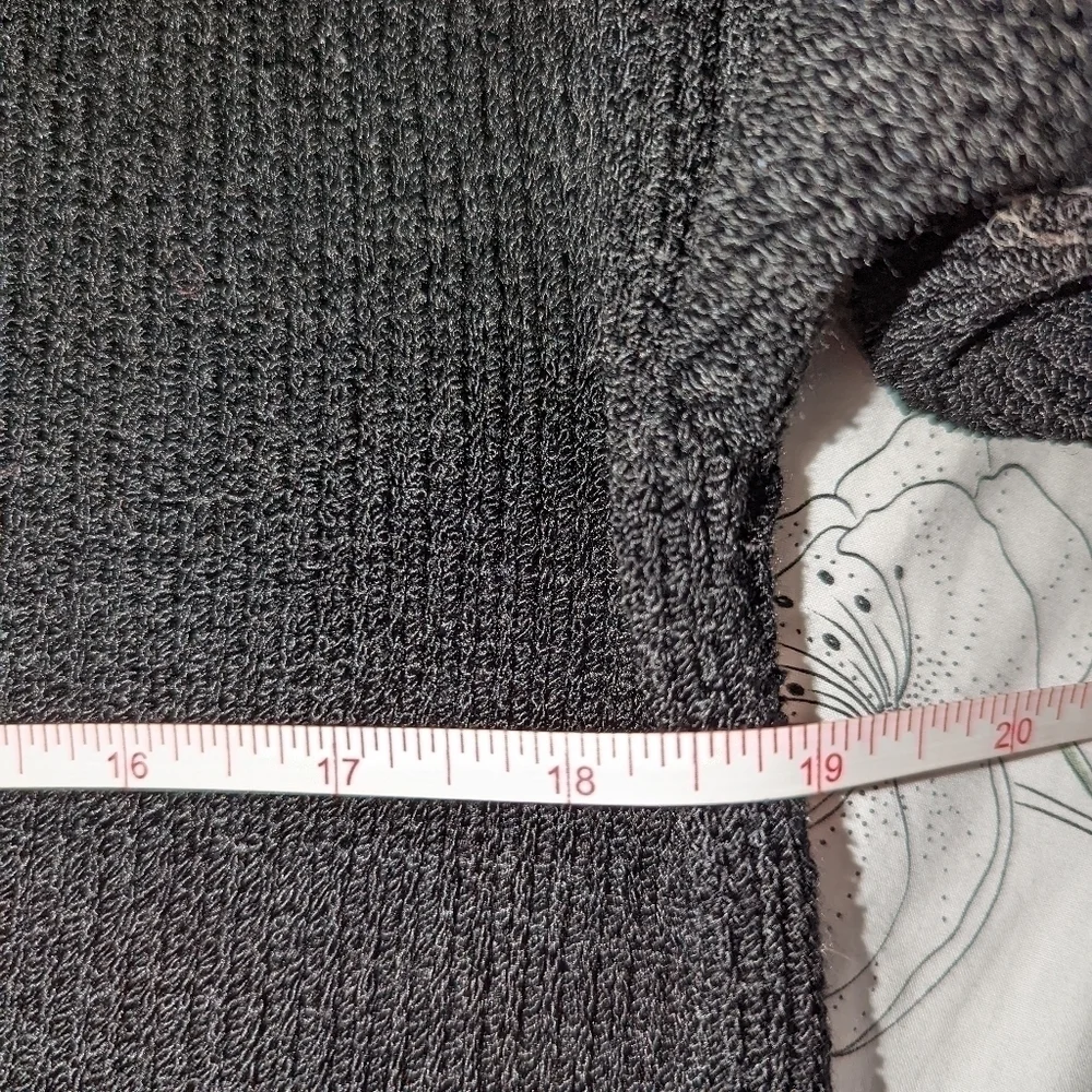 VINTAGE Retro Black & Floral Embroidery Crewneck Knit Sweater Size Medium - Picture 10 of 13